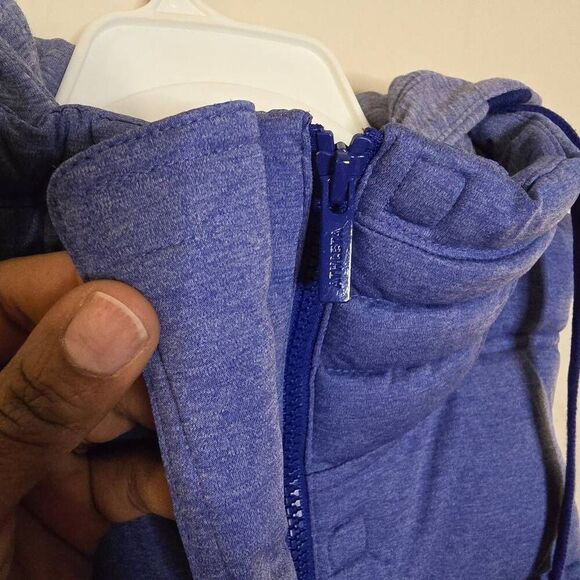 Athleta Hooded Puffer Vest Women’s Size Small Purple Lightweight Warm Zip Jacket - Picture 15 of 16